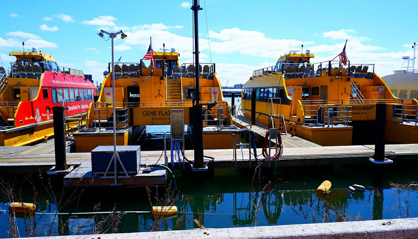 Circle Line: Crociera turistica hop on hop off - New York Water Taxi