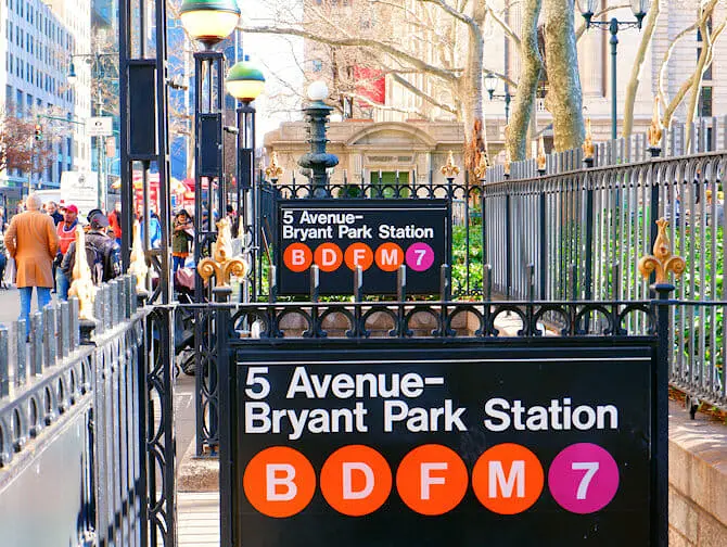 La metro di New York - 50 Street Station