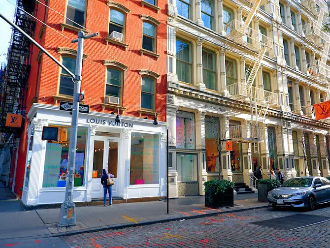 Shopping a SoHo - Louis Vuitton