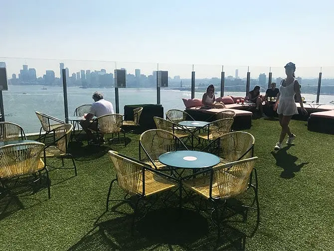Locali LGBTQ+ a New York - Le Bain terrazza