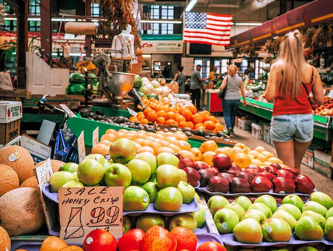 Mercato italiano nel Bronx New York