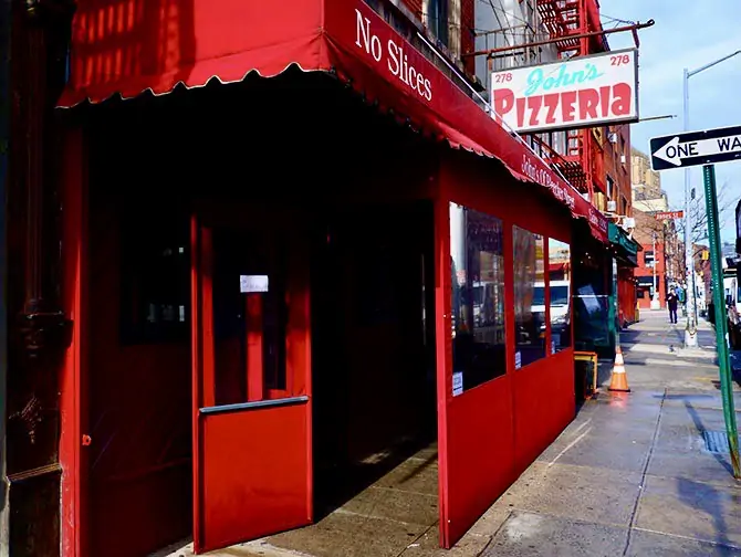 La migliore pizza a New York - John's Pizzeria a Bleecker Street
