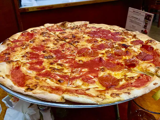 La migliore pizza a New York - Pizza da John's