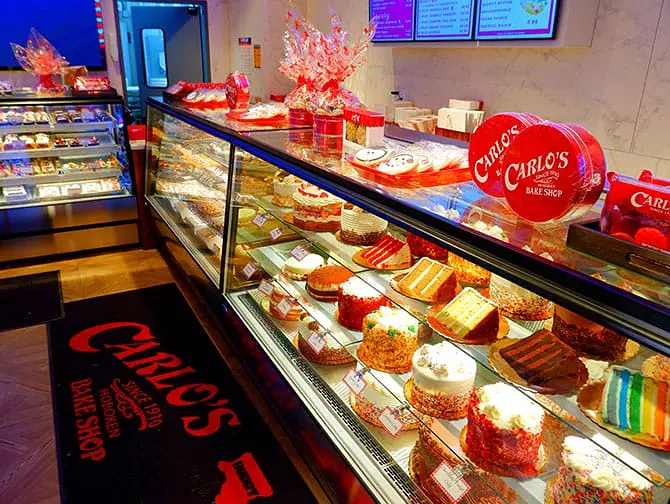 La pasticceria da Carlo il boss delle torte a New York - pasticcini assortiti