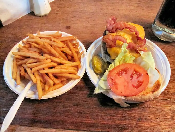 I migliori hamburger a New York - Hamburger al Corner Bistro