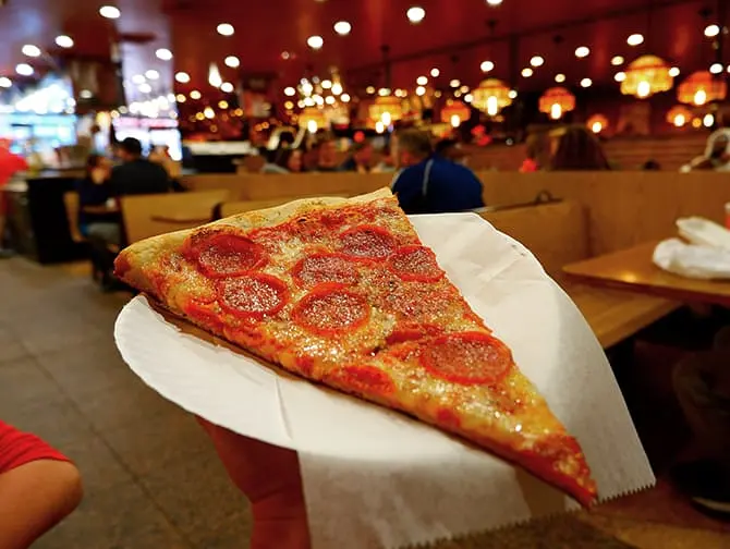 La migliore pizza a New York - NY Pizza Suprema - Fette