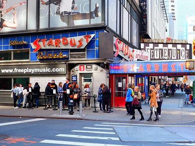 Ristoranti a tema a New York - Ellen's Stardust Diner