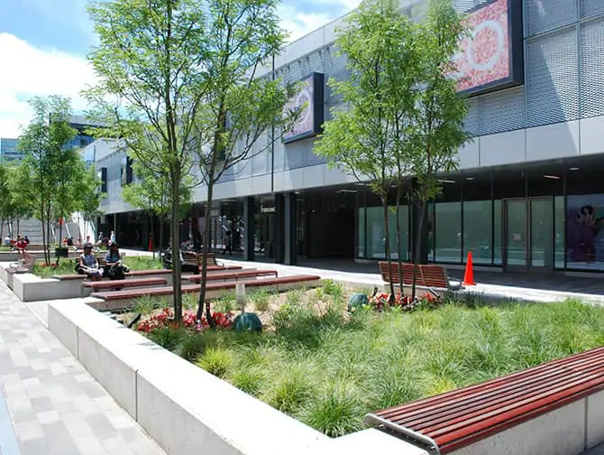 Empire Outlets New York City - Strada principale