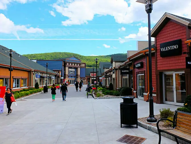 Outlet a New York Woodbury Common - Negozi