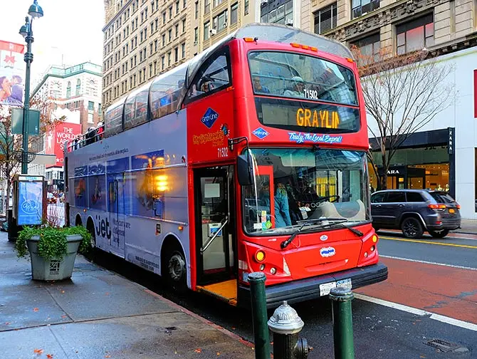 Autobus turistico a New York - Autobus rosso di Gray Line