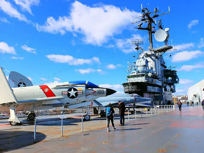 Veterans Day a New York - Intrepid Museum