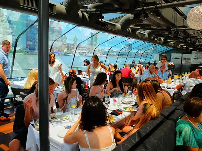 Bateaux Crociera con pranzo a New York - Pranzo