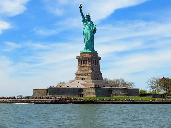 Bateaux Crociera con pranzo a New York - Statua della Libertà