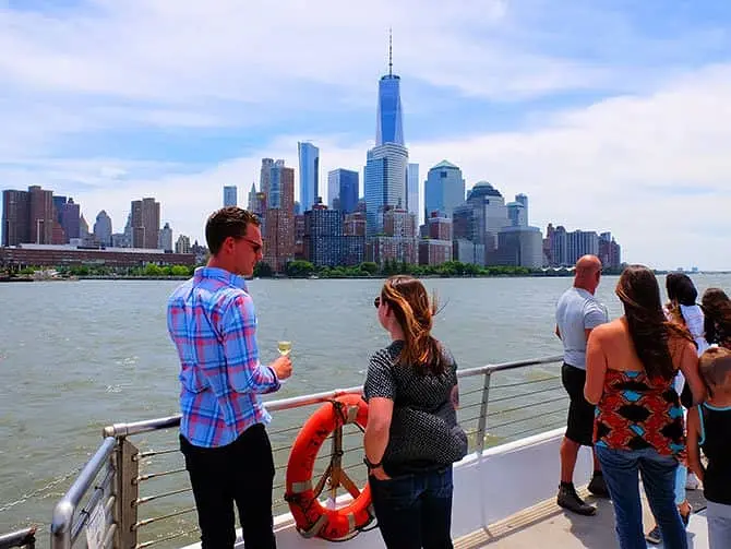 Bateaux Crociera con pranzo a New York- Vista