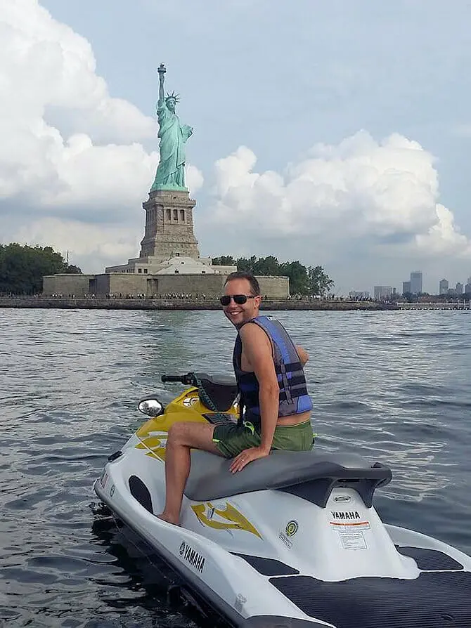 Nuotare a New York - jetski