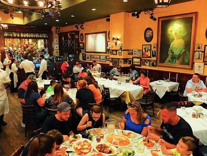 Carmine’s Ristorante per Famiglie a New York - Cenare
