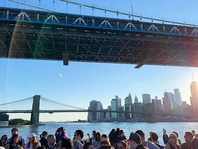 Crociera con Happy Hour a New York - Navigando l'East River