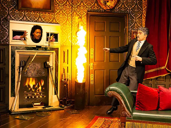 Biglietti per The Play That Goes Wrong a New York - Incendio