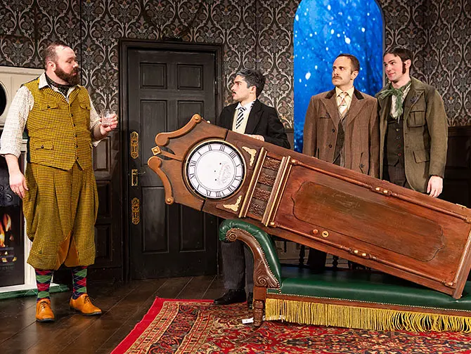 Biglietti per The Play That Goes Wrong a New York - Oggetti