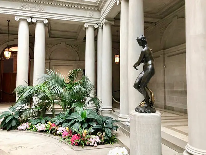 The Frick Collection a New York - La statua
