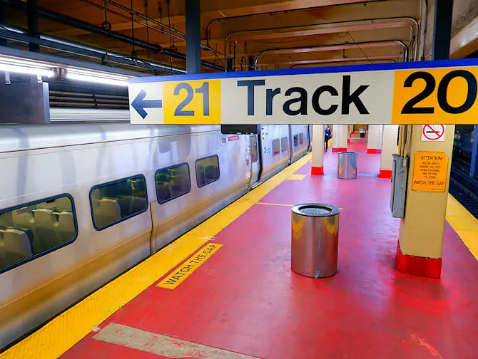 Long Island Rail Road (LIRR) a New York - Binario