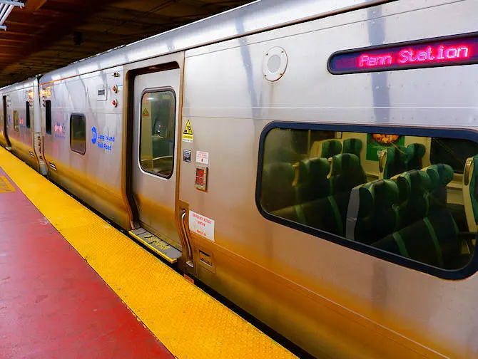 Long Island Rail Road (LIRR) a New York