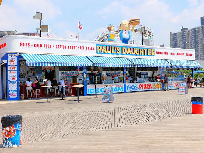 Il parco divertimenti Deno's Wonder Wheel a Coney Island - Snack Bar