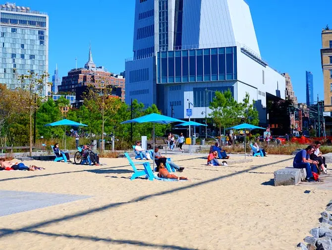 Gansevoort Peninsula a New York