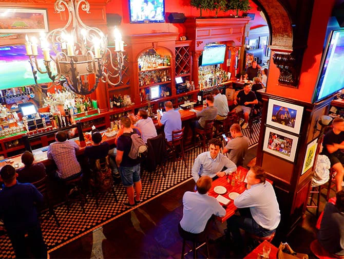 I migliori bar dove guardare partite a New York - The Football Factory at Legends interno