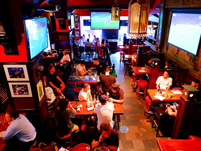 I migliori bar dove guardare partite a New York - The Football Factory at Legends