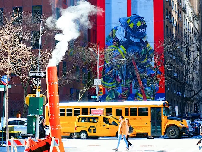 Perché esce vapore dai tombini a New York? - Fumo sulle strade di New York