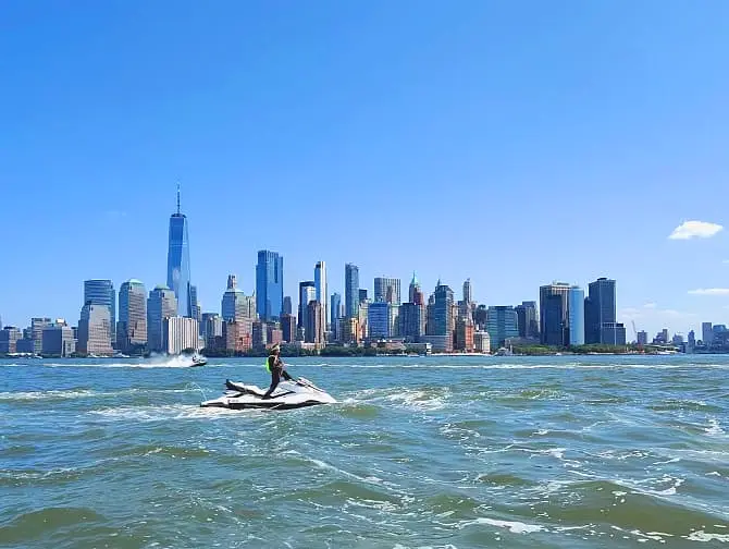 Fare jet ski a New York - Skyline