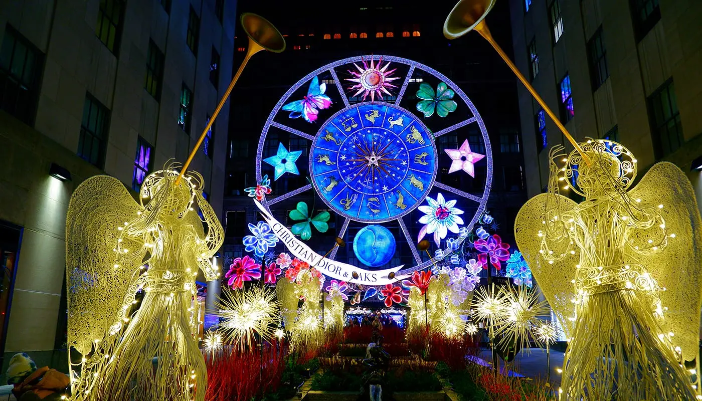 Visitare New York a Natale: itinerario - Saks Fifth Avenue Holiday Light Show
