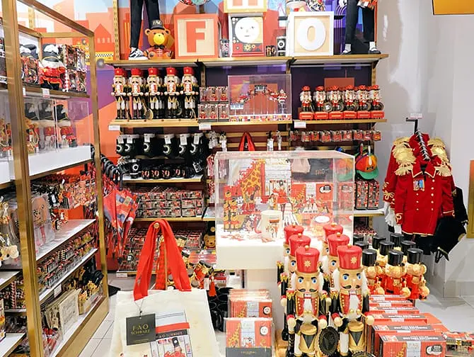 FAO Schwarz a New York - Reparti