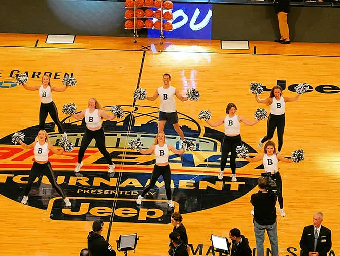 Basket universitario a New York - Cheering
