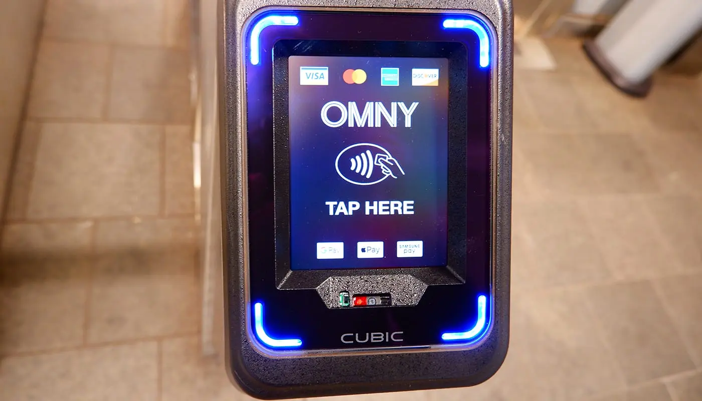 Come funziona l’abbonamento settimanale con la carta OMNY