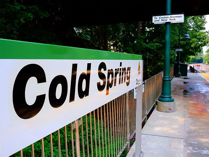Piccole città americane: gita di un giorno a Cold Spring vicino a New York - Treno per Cold Spring