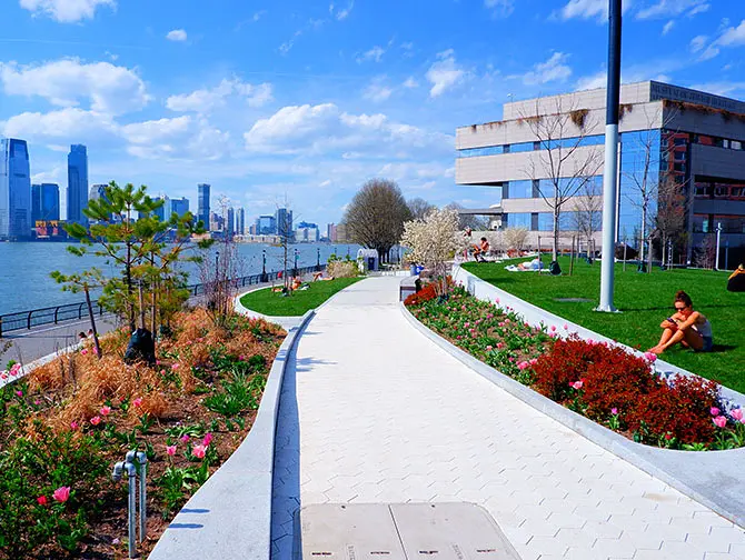 Battery Park a New York - Robert F. Wagner Jr. Park