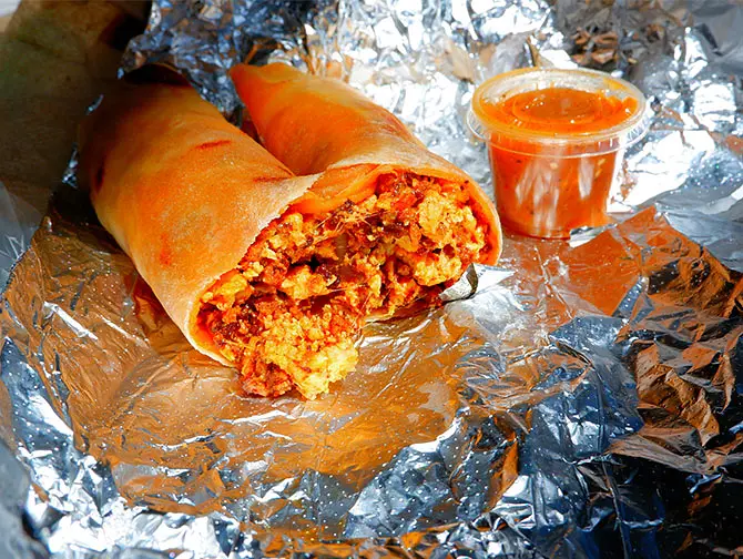 Colazione a New York - Burrito per la colazione da Los Tacos No. 1